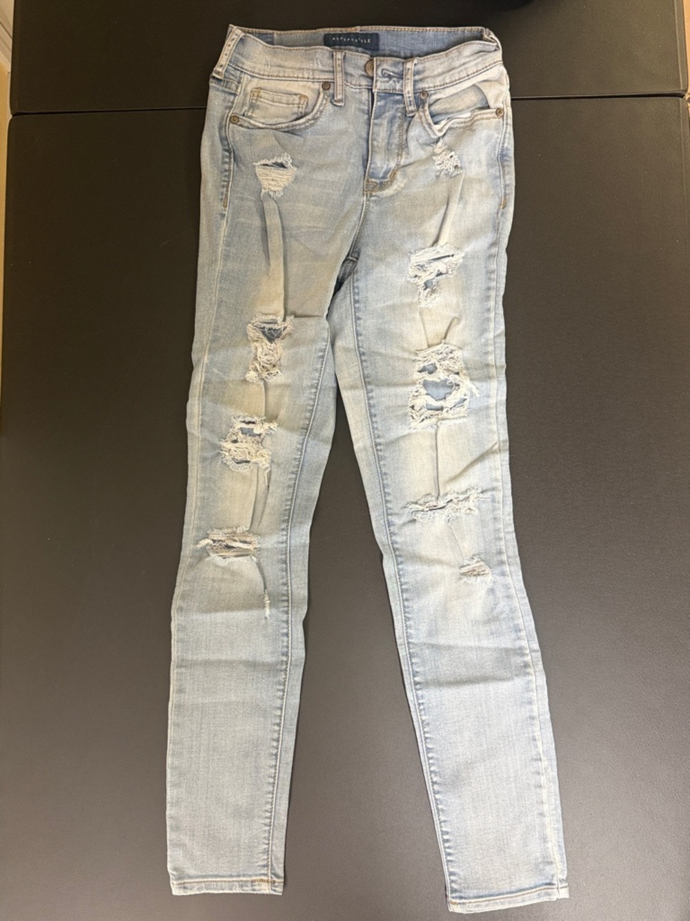Light Wash Distressed Skinny Jeans - Aeropostale